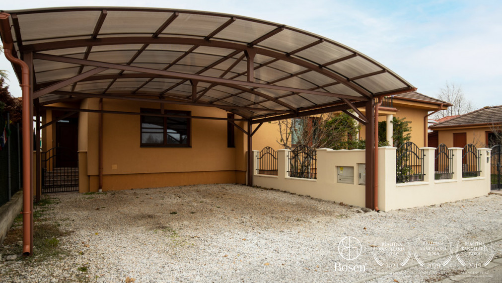 BOSEN | Nadštandardný rodinný dom s telocvičňou a prekrásnou kachľovou pecou