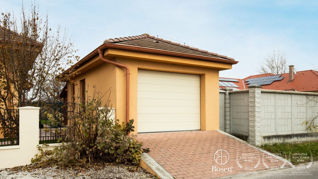 BOSEN | Nadštandardný rodinný dom s telocvičňou a prekrásnou kachľovou pecou