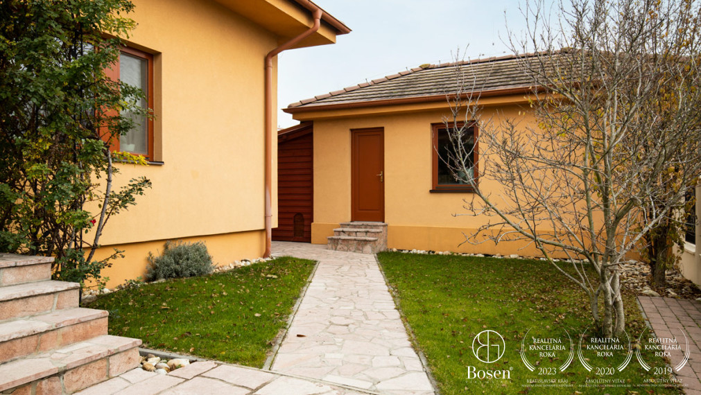 BOSEN | Nadštandardný rodinný dom s telocvičňou a prekrásnou kachľovou pecou