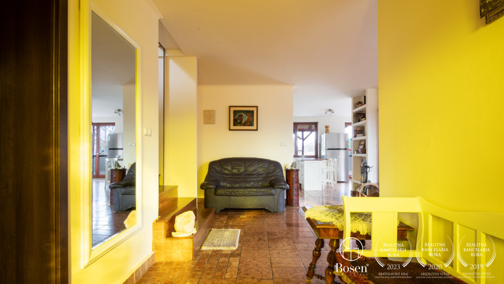 BOSEN | Nadštandardný rodinný dom s telocvičňou a prekrásnou kachľovou pecou