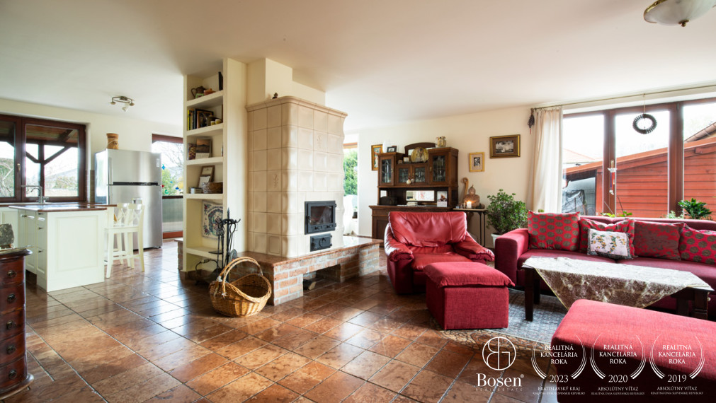 BOSEN | Nadštandardný rodinný dom s telocvičňou a prekrásnou kachľovou pecou
