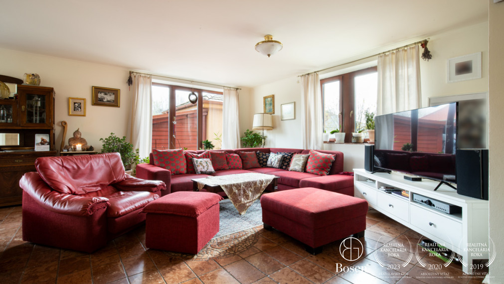 BOSEN | Nadštandardný rodinný dom s telocvičňou a prekrásnou kachľovou pecou