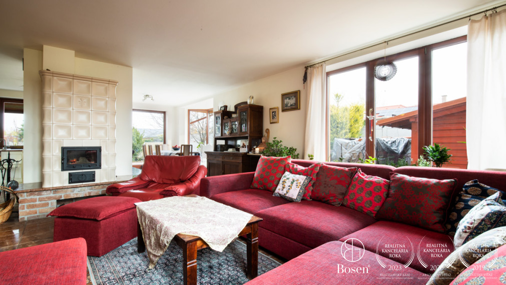 BOSEN | Nadštandardný rodinný dom s telocvičňou a prekrásnou kachľovou pecou