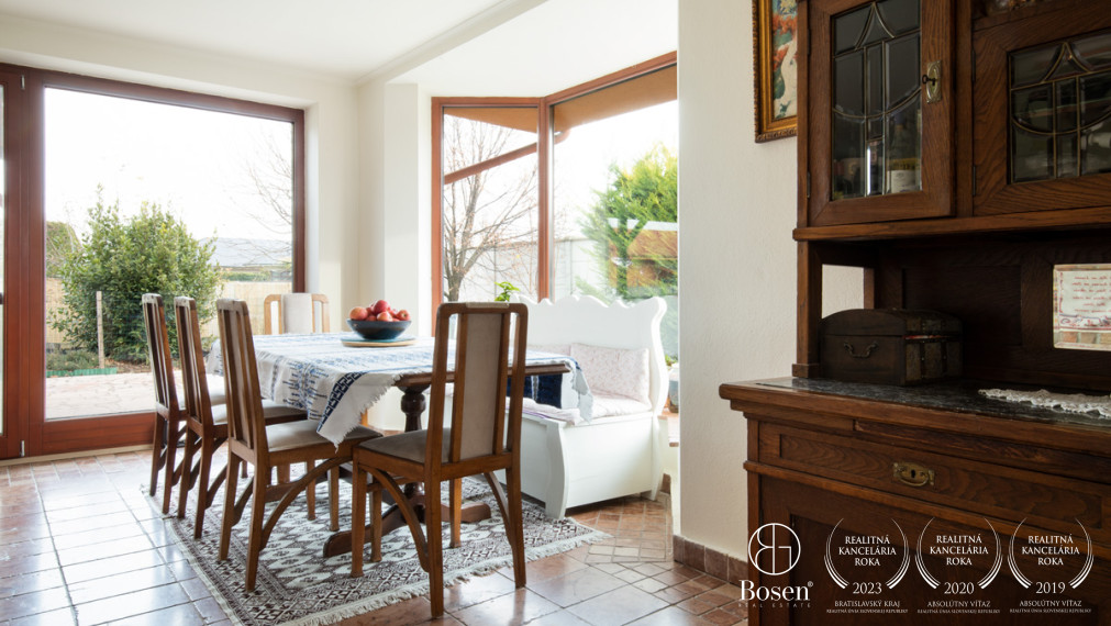 BOSEN | Nadštandardný rodinný dom s telocvičňou a prekrásnou kachľovou pecou