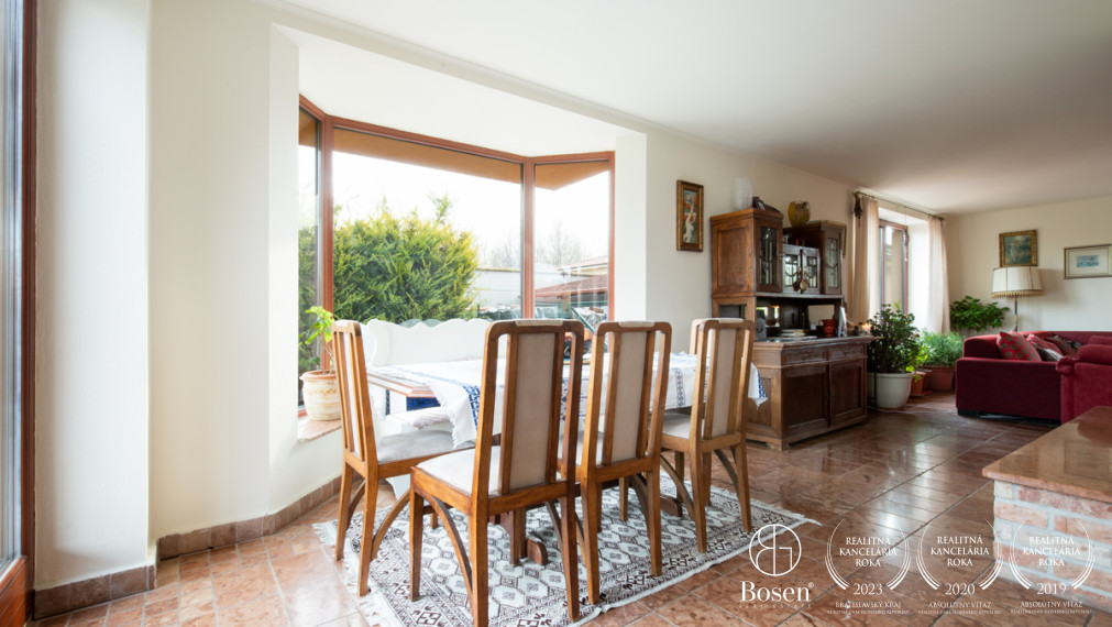 BOSEN | Nadštandardný rodinný dom s telocvičňou a prekrásnou kachľovou pecou