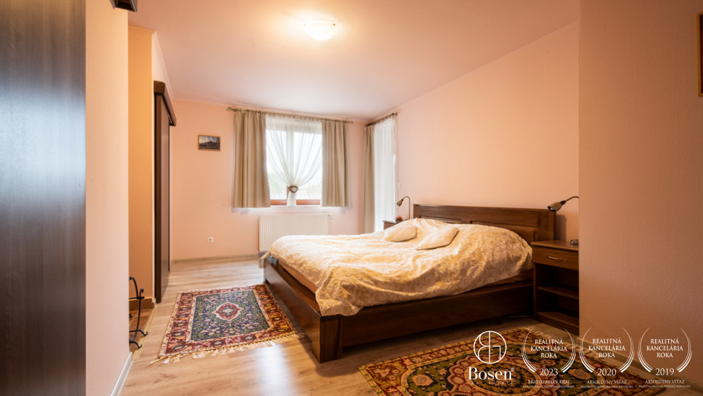 BOSEN | Nadštandardný rodinný dom s telocvičňou a prekrásnou kachľovou pecou