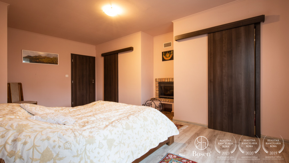 BOSEN | Nadštandardný rodinný dom s telocvičňou a prekrásnou kachľovou pecou