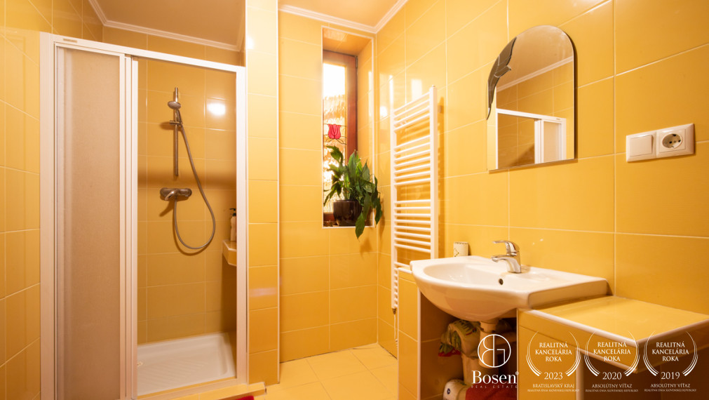 BOSEN | Nadštandardný rodinný dom s telocvičňou a prekrásnou kachľovou pecou