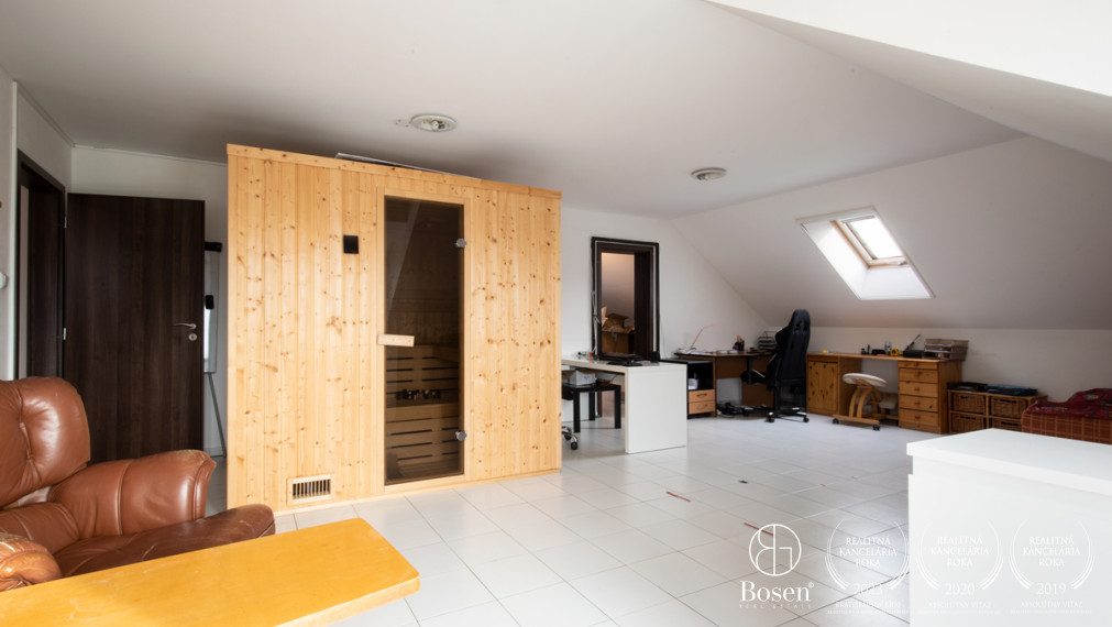 BOSEN | Nadštandardný rodinný dom s telocvičňou a prekrásnou kachľovou pecou