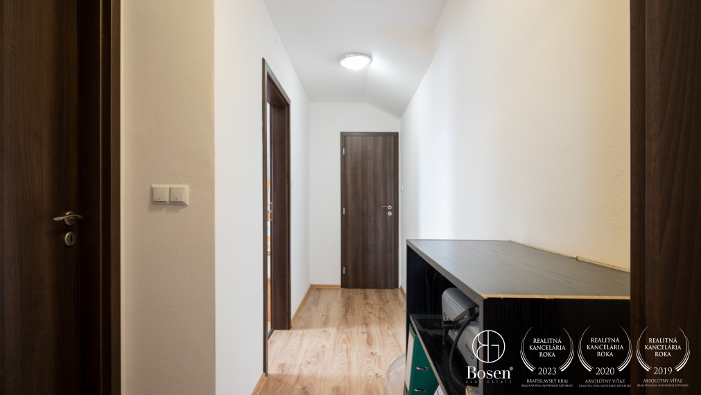 BOSEN | Nadštandardný rodinný dom s telocvičňou a prekrásnou kachľovou pecou