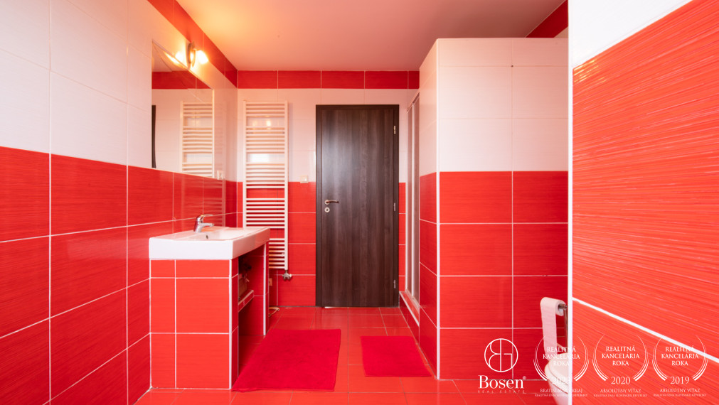 BOSEN | Nadštandardný rodinný dom s telocvičňou a prekrásnou kachľovou pecou