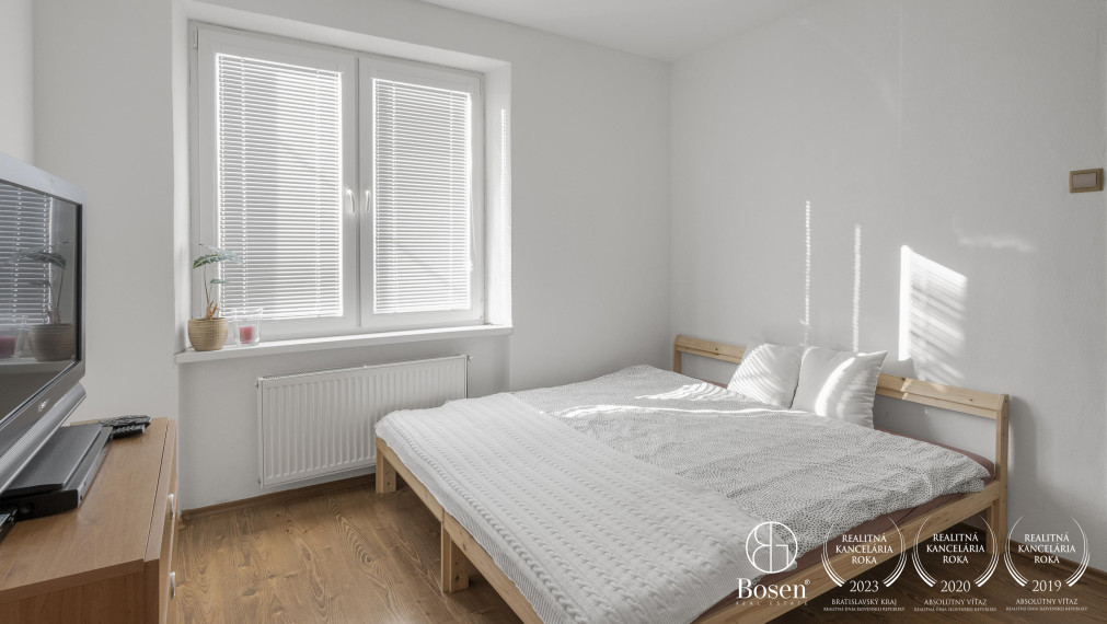 BOSEN | Na prenájom  1 izbový byt v centre mesta v Malackách
