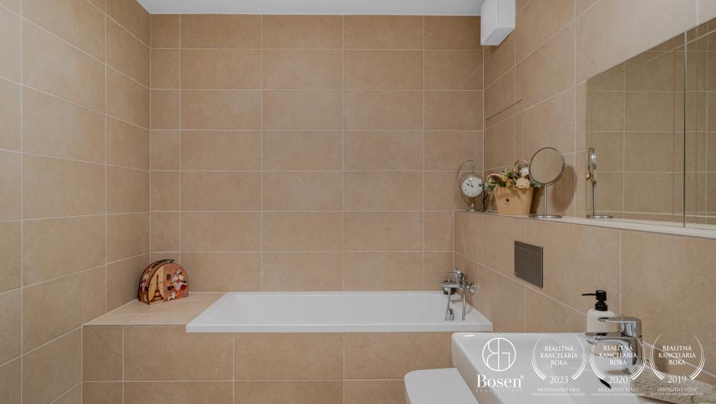 REZERVOVANÉ - BOSEN | Moderný 1-izbový byt s balkónom, pivničnou kobkou a garážou, Svätovavrinecká ul., BA