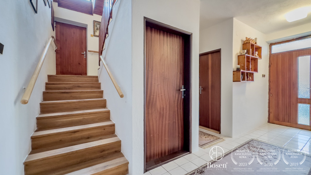 BOSEN | Rezervované, rodinný dom s veľkým pozemkom, Kalinovo.