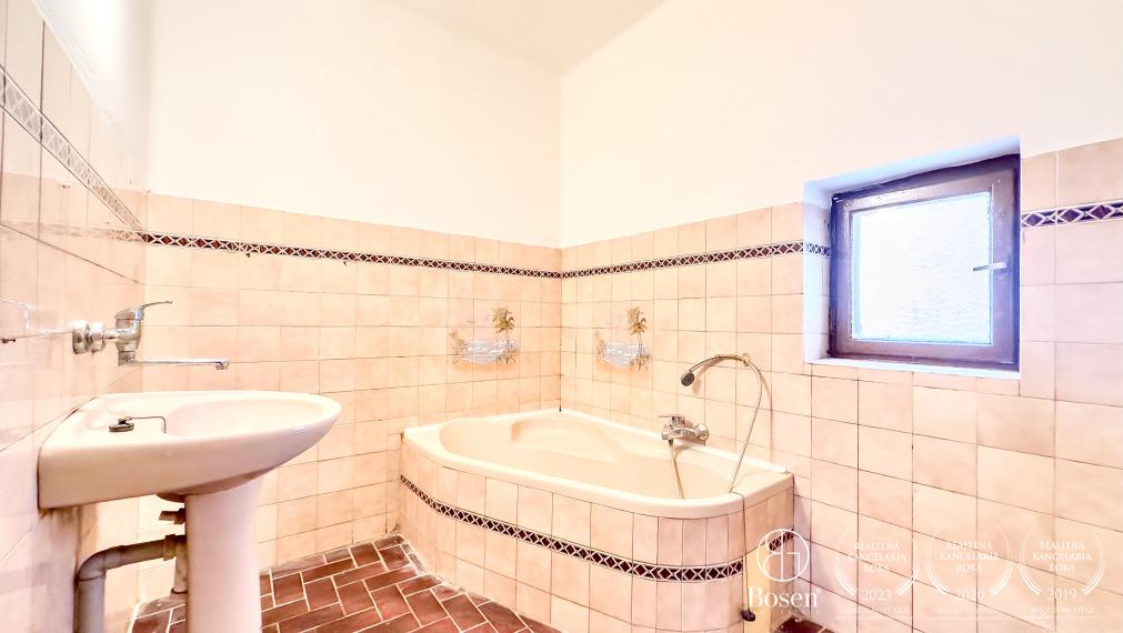 BOSEN | Na predaj, poschodový rodinný dom, Gemerský Jablonec.