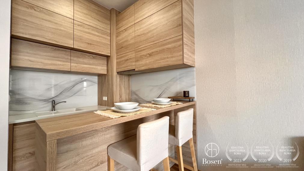 BOSEN | Prenájom - zariadený 1,5 izbový byt s parkovacím státím , Bratislava, Vietnamská ul.