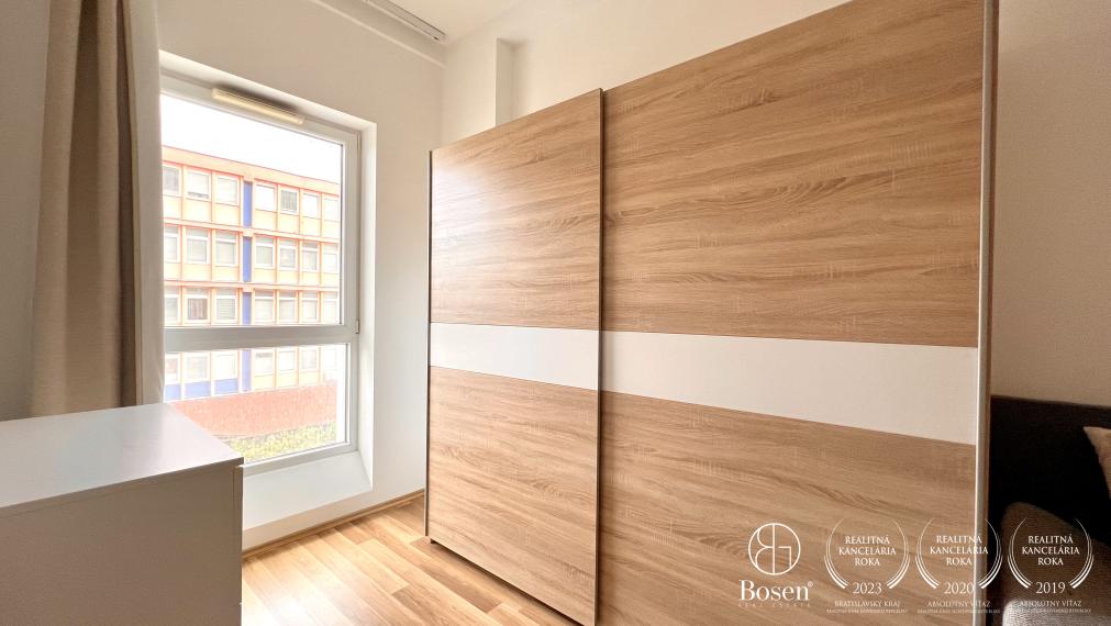 BOSEN | Prenájom - zariadený 1,5 izbový byt s parkovacím státím , Bratislava, Vietnamská ul.