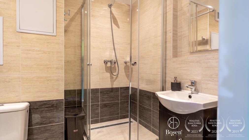 BOSEN | Na prenájom kompletne zariadený, klimatizovaný 1,5 izbový byt v centre Šamorína