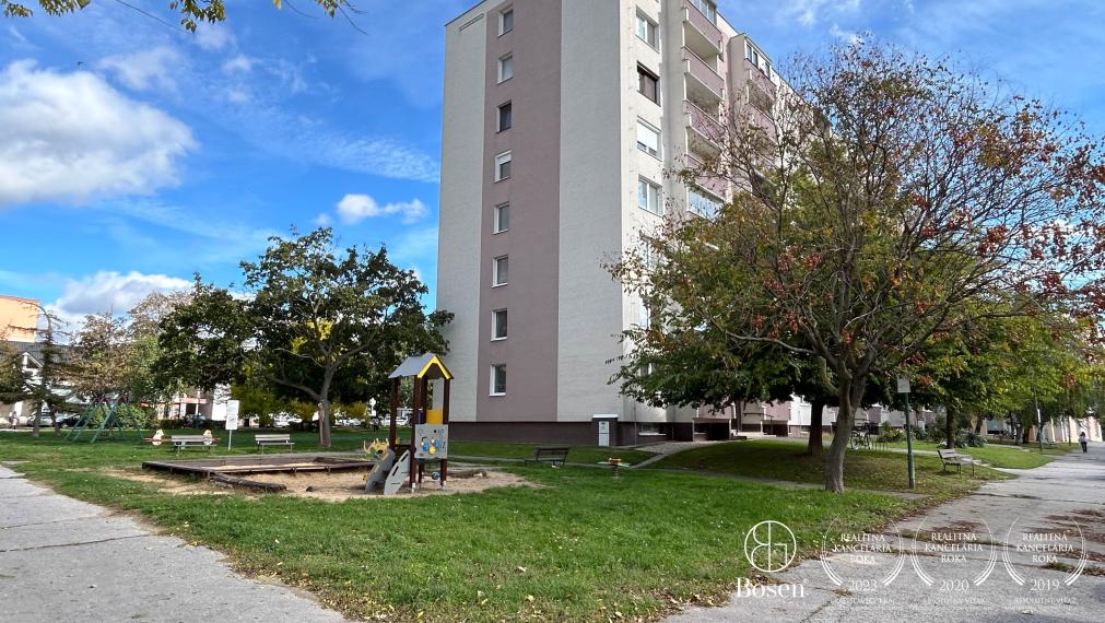 BOSEN | Na prenájom kompletne zariadený, klimatizovaný 1,5 izbový byt v centre Šamorína