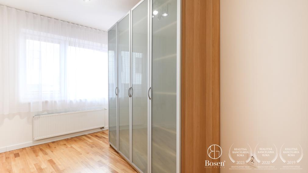 BOSEN | 4-izb byt s terasou a parkovacím státim, Chrenová