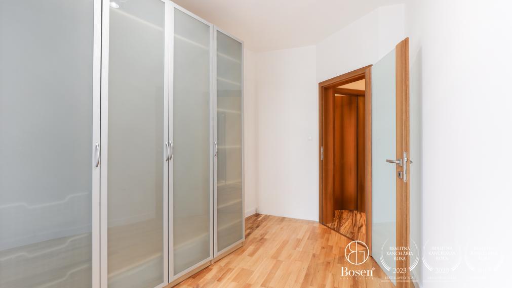 BOSEN | 4-izb byt s terasou a parkovacím státim, Chrenová