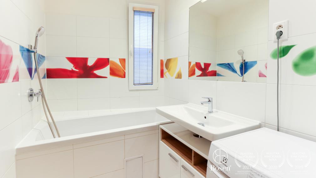 BOSEN | 4-izb byt s terasou a parkovacím státim, Chrenová