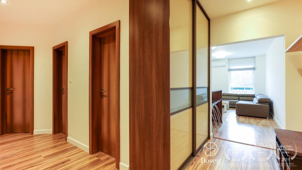 BOSEN | 4-izb byt s terasou a parkovacím státim, Chrenová