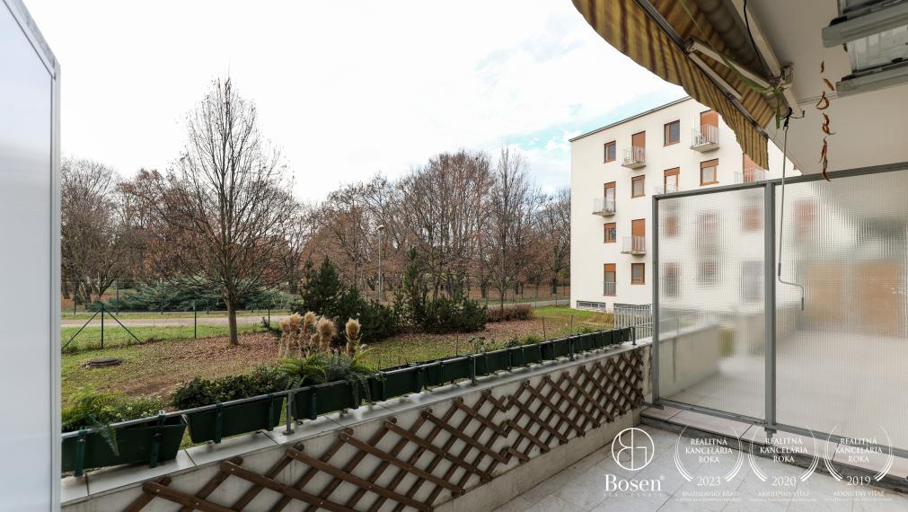 BOSEN | 4-izb byt s terasou a parkovacím státim, Chrenová