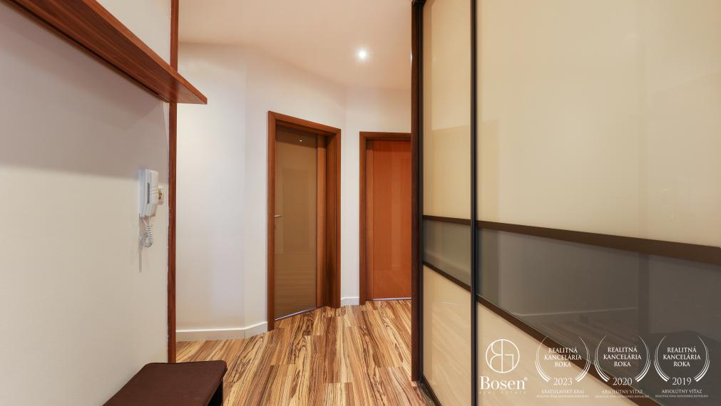 BOSEN | 4-izb byt s terasou a parkovacím státim, Chrenová