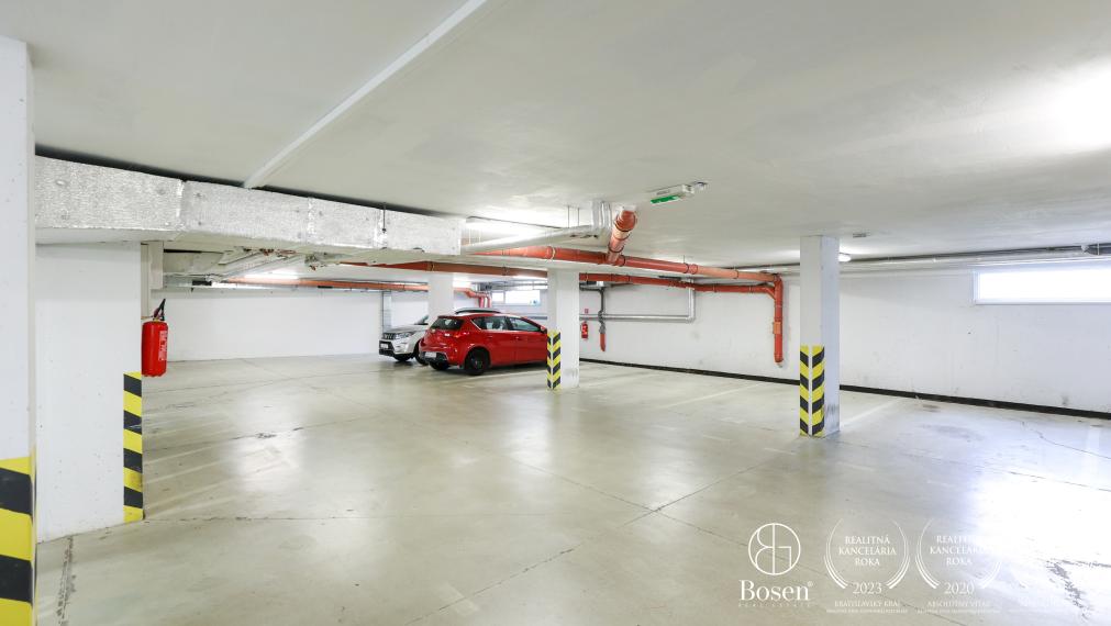 BOSEN | 4-izb byt s terasou a parkovacím státim, Chrenová