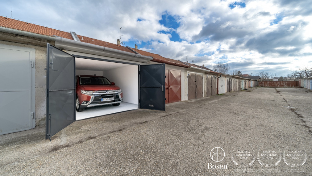 PREDANÉ - BOSEN I Železobetónová garáž na predaj, 21 m2, Gagarinova ul. Senec