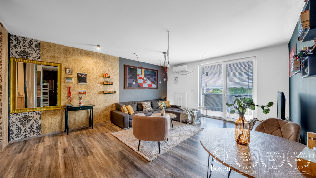 BOSEN | PREDANÉ Štýlový 2 izbový byt s priestranným balkónom a parkovacím státím, Opoj