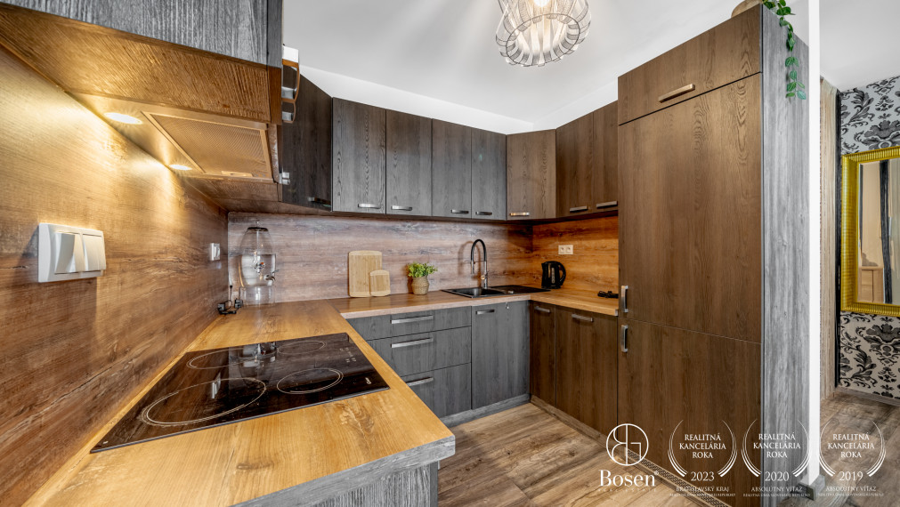 BOSEN | PREDANÉ Štýlový 2 izbový byt s priestranným balkónom a parkovacím státím, Opoj