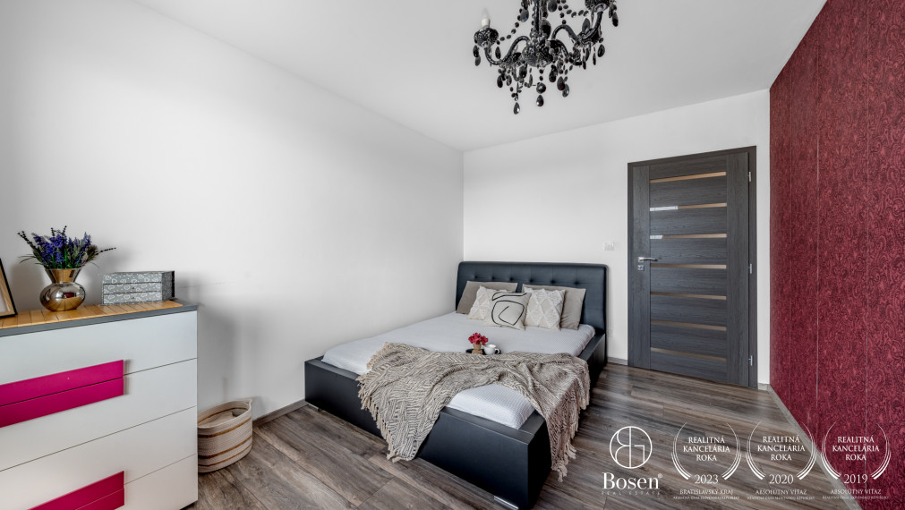 BOSEN | PREDANÉ Štýlový 2 izbový byt s priestranným balkónom a parkovacím státím, Opoj