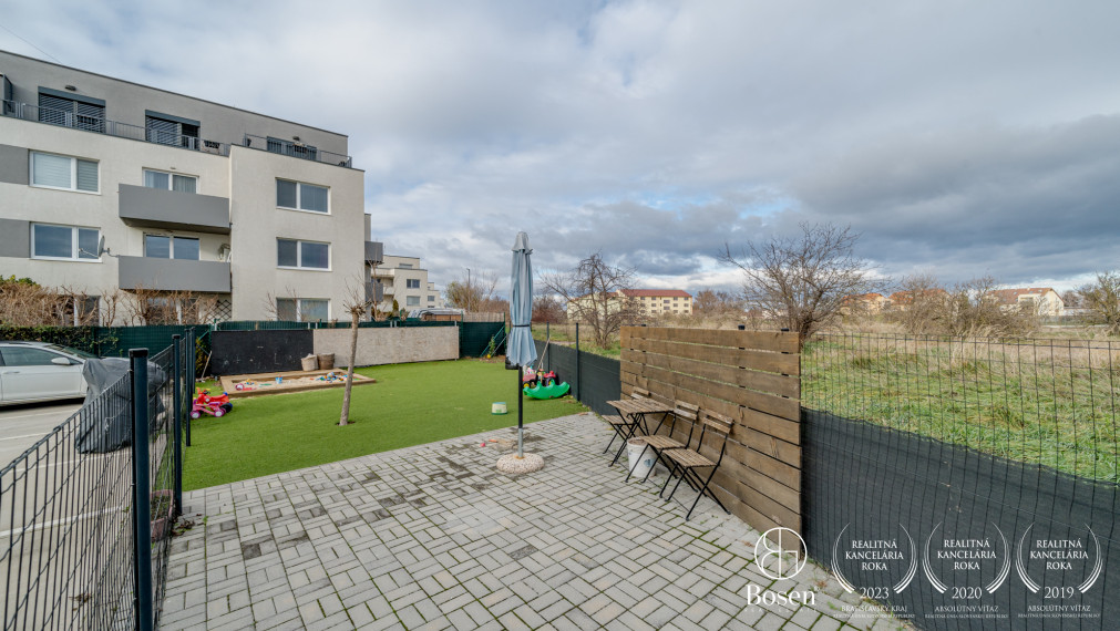 BOSEN | PREDANÉ Štýlový 2 izbový byt s priestranným balkónom a parkovacím státím, Opoj