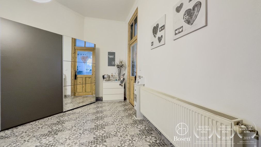 BOSEN | Historická budova z roku 1920 s veľkým potenciálom, Lučenec, 987m2.