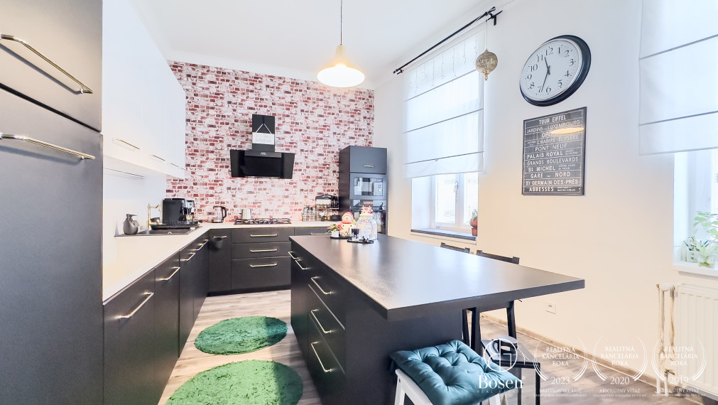 BOSEN | Historická budova z roku 1920 s veľkým potenciálom, Lučenec, 987m2.