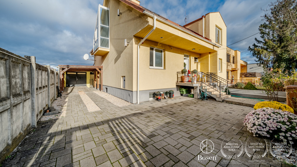BOSEN | Dvojpodlažný rodinný dom s garážou, Sereď