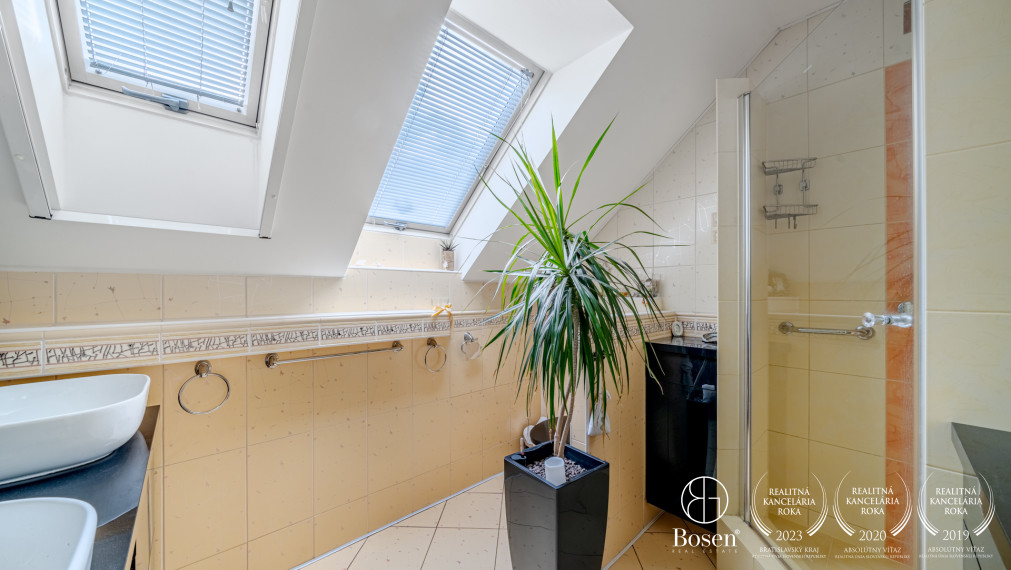 BOSEN | Dvojpodlažný rodinný dom s garážou, Sereď