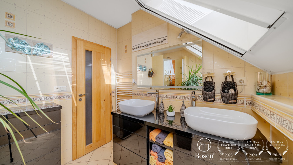 BOSEN | Dvojpodlažný rodinný dom s garážou, Sereď