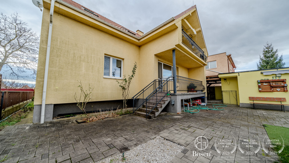BOSEN | Dvojpodlažný rodinný dom s garážou, Sereď