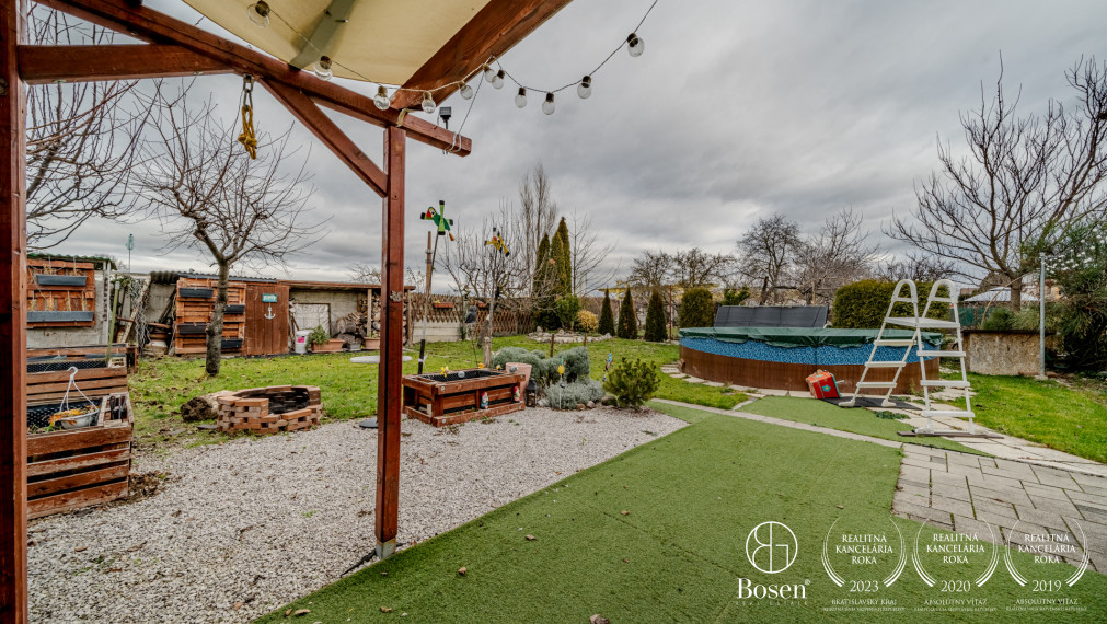 BOSEN | Dvojpodlažný rodinný dom s garážou, Sereď