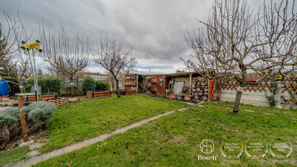 BOSEN | Dvojpodlažný rodinný dom s garážou, Sereď