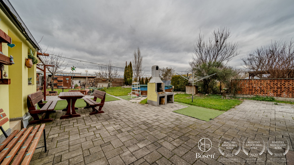 BOSEN | Dvojpodlažný rodinný dom s garážou, Sereď