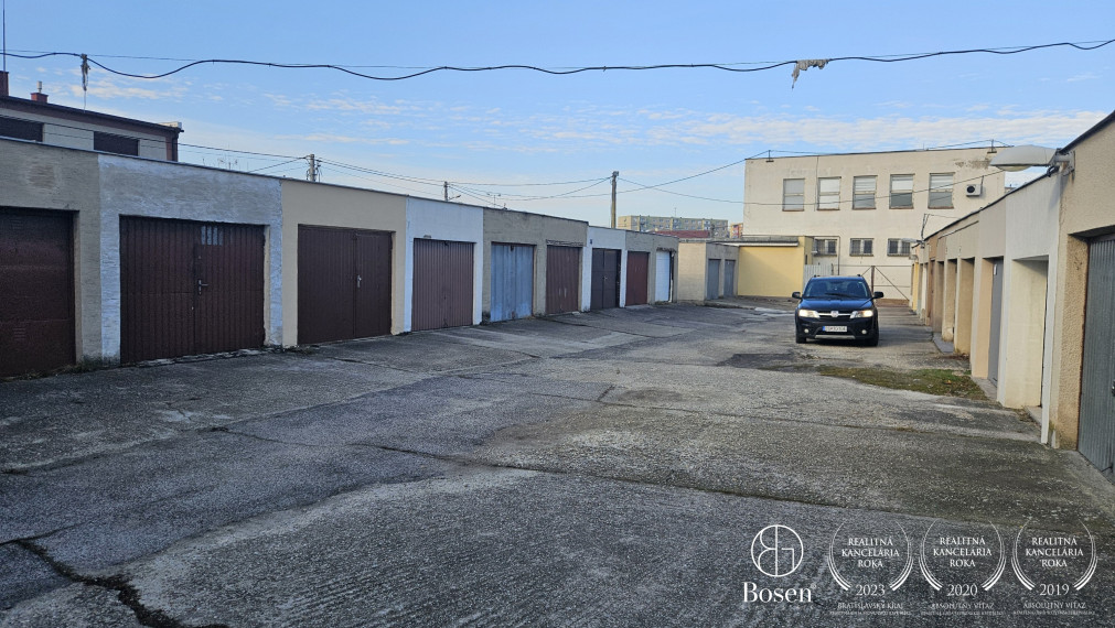 BOSEN | Garáž s elektronickou bránou na Zelenej ul. v Dun. Strede