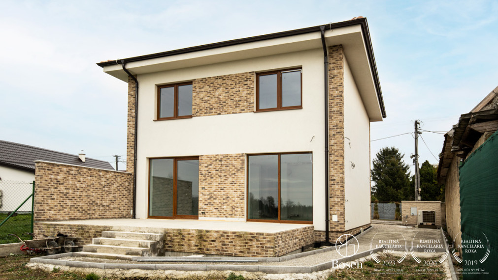 BOSEN | Poschodový 5i RD s tepelným čerpadlom v Lehniciach