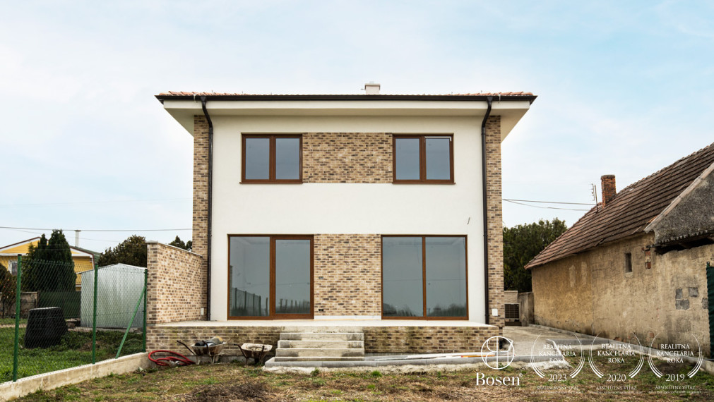 BOSEN | Poschodový 5i RD s tepelným čerpadlom v Lehniciach