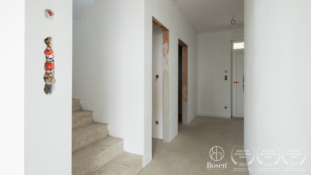 BOSEN | Poschodový 5i RD s tepelným čerpadlom v Lehniciach