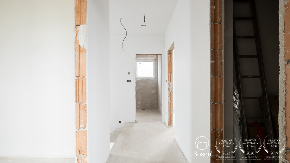 BOSEN | Poschodový 5i RD s tepelným čerpadlom v Lehniciach