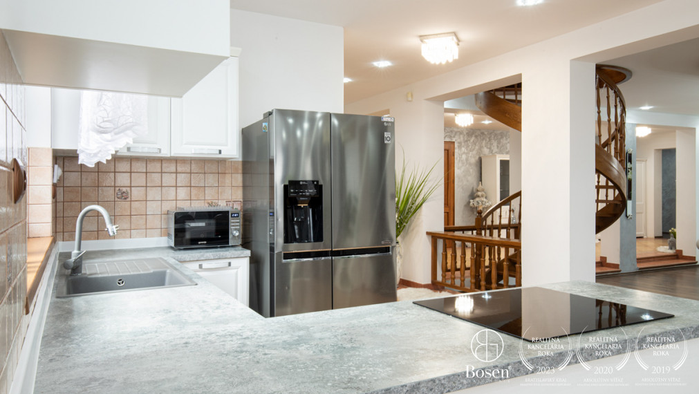 BOSEN | Rodinný dom pre náročných v lukratívnej časti obce Veľké Dvorníky